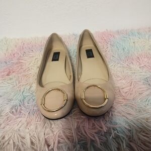 Women flats size 7 color tan used